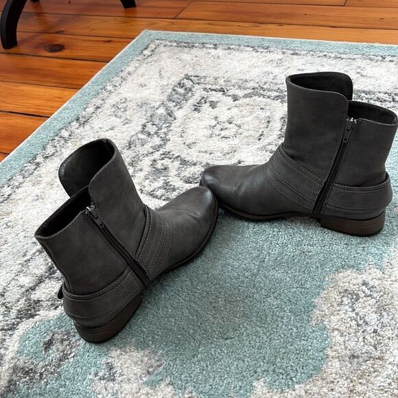 UnR8ted Sz 8.5 Grey Buckle Ankle Booties - Picture 6 of 8